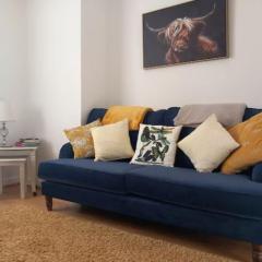 Douglas Apartment - Trains to Edin & Glasgow - Private Parking