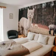 Alpakas, Lamas und Rentiere zum Grünen See