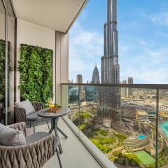 Crown Jewel 2 Bedroom Apartments I Iconic Burj Khalifa and Fountain Views I Free Parking, Gym, Pool, Wi-Fi and PS5 I by Skyline Serenity