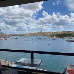 SeaFront Harbour Haven - Steps to Ferry, Shops and Beaches