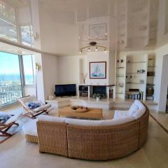Grand appartement climatisé avec terrasses, vue mer, parking et WIFI - FR-1-335-173