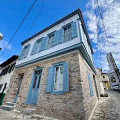 The Blue House - Traditional House in Old Town