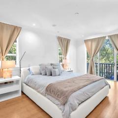 Grove Walk Manor 3BR Oasis in the Grove Family