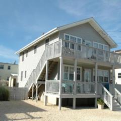 Pet Friendly Oceanside Brant Beach Wifi Beach Badges Air Conditioning Deck Fenced In Private Yardclose To The Beach!