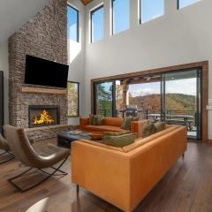 The Seven Hills - Upscale Georgia Mountain Cabin - Indulge in breathtaking views, a covered hot tub, game room, firepit, and ele