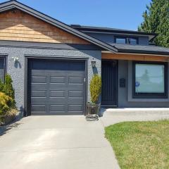 Luxury 4 bed 2 plus half bath duplex