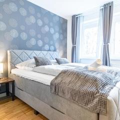 9-Min to City Center, Comfy 1BR and 1LR with Balcony