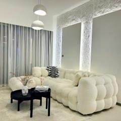 Luxury 1BR Apt Best view Infinity Pool Burj Khalifa with Balcony