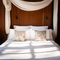 LA MEFFRAIS 1741 - Manoir d'hôtes avec Parking Privé - 3 minutes de Dinan