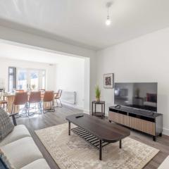 Chic and Comfy 4 Bedroom Stay Baylis Road