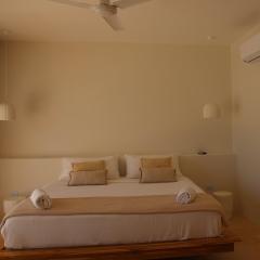 Small Modern Casita Studio w Hot Water and AC