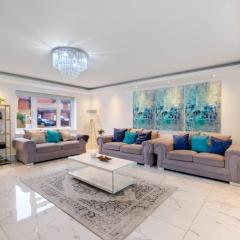 Stunning 5 Bedroom, 3 Bathroom Home in Windsor