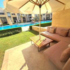 Fabulous Sea view 1 BR & private Garden to the pool at Mangroovy