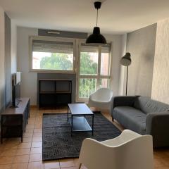 Chambre calme privée avec lit double en Colocation