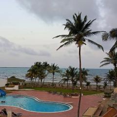 Bello Apartamento en Tucacas, frente al Mar, piscinas y playa privada