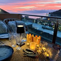 Apartment with views of sea and mountains