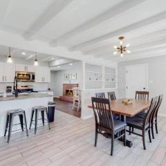 Stunning Upper Family Unit with King Beds & Yard