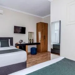 La Pera Suites