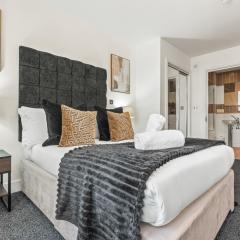 Elegant 2-Bed Apartment, Sleeps 4, Perfect for groups ,Wi-Fi , Parking