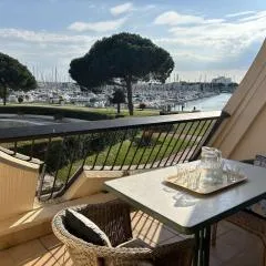 Studio cabine climatisé, piscine, 4 couchages, Port Camargue - FR-1-250-302