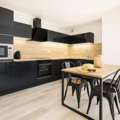 "COSY" Appartement confort de 50m2 à 150m de la Mer et du Centre ville, parking gratuit