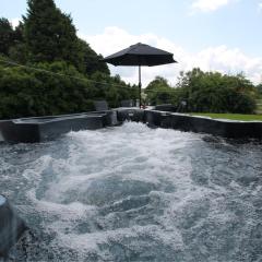 Home with HotTub near AltonTowers & Waterworld sot