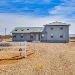 Stargazers Delight Mtn-View Pearce Home with Deck!