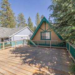 Little Bear Lodge - Walk to Shuttle, Fireplace, Deck, Barbecue