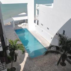 Paradisiac apartment facing the sea