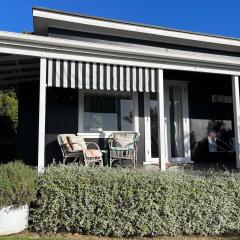 Rosies cottage hideaway in Stanmore Bay with lovely seaview