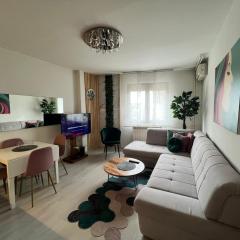 The Central Tiny Treat