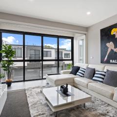 Modern 3-Bedroom Townhouse in Quiet Greenway