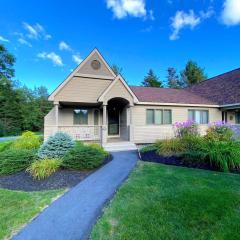 FV50 Pet friendly single level home in Bretton Woods walk to golf course and Mt Washington Hotel