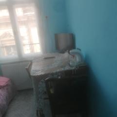 La doi pași de Biserica Neagră