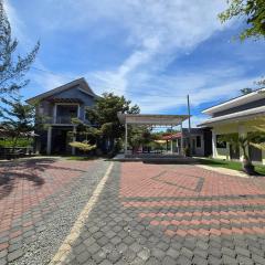 Rumah Tepi Sungai KB