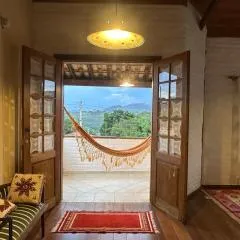 Casa Rústica Pet Friendly com vista para Serra de São José - garagem para 3 carros