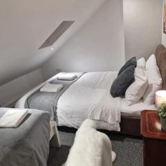 Room 6 Shared House in L6