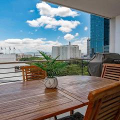 Self-Check-In, Restaurants, Cafe's, Pubs, Work or Vacay