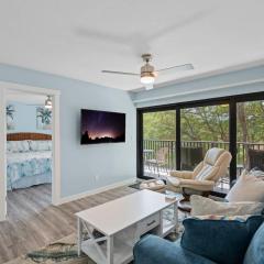 Luxury With Private Lanai Views and Close to the Pool