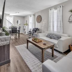 Serene Corner Cottage with Hot Tub home