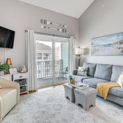 Walk to Beach Condo with Balcony in Murrells Inlet!