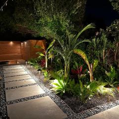 Private House 3 min to beach large backyard Spa Sauna BBQ !