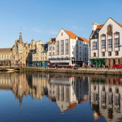 The Shore Modern Edinburgh 2 Bedroom Apartment