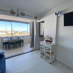 Softness of the shore on the port side