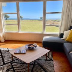 Epic Beachfront Bure - Taipa