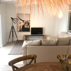 Charming design apartment with garden in Moita