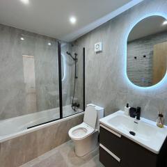 THE A-LINE SEAVIEW MALAMA APARTMENT with pool, tennis court & gym