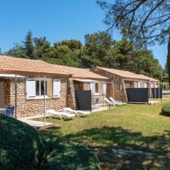Provençal stone T2 Mazet in a tourist residence