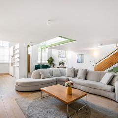 Schoolbell Mews full 3 bedroom 2 bathroom architect designed mews house Fabulous Bow, Victoria Park Location