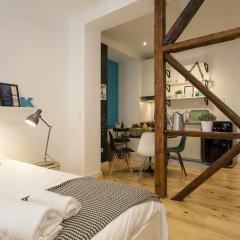 BLUE Chiado Trendy Studio Design Top